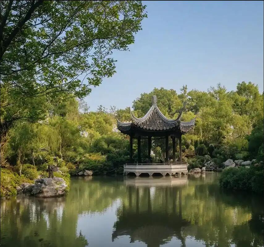 鸡西麻山错过餐饮有限公司